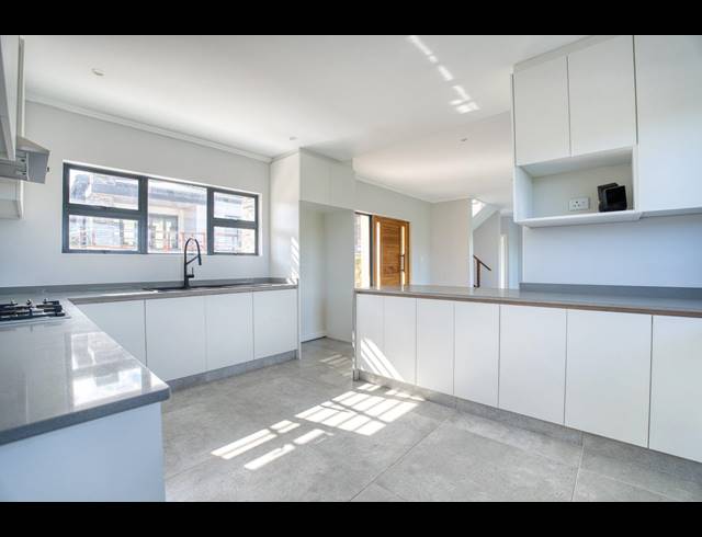 3 BEDROOM DUPLEX FOR SALE IN PALM LAKES ESTATE